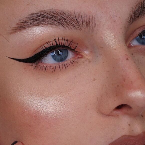 Wing Woman Liquid Eyeliner - Picture 4 of 9